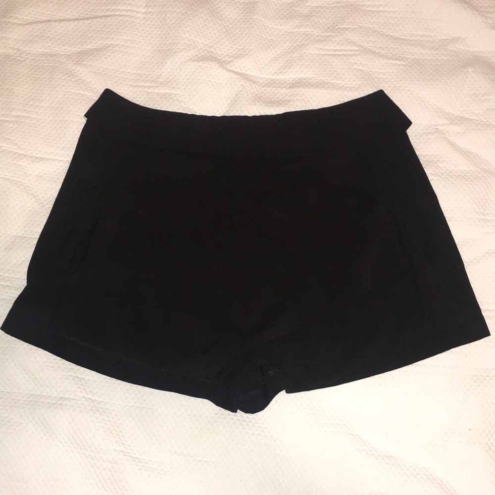 Black skort
